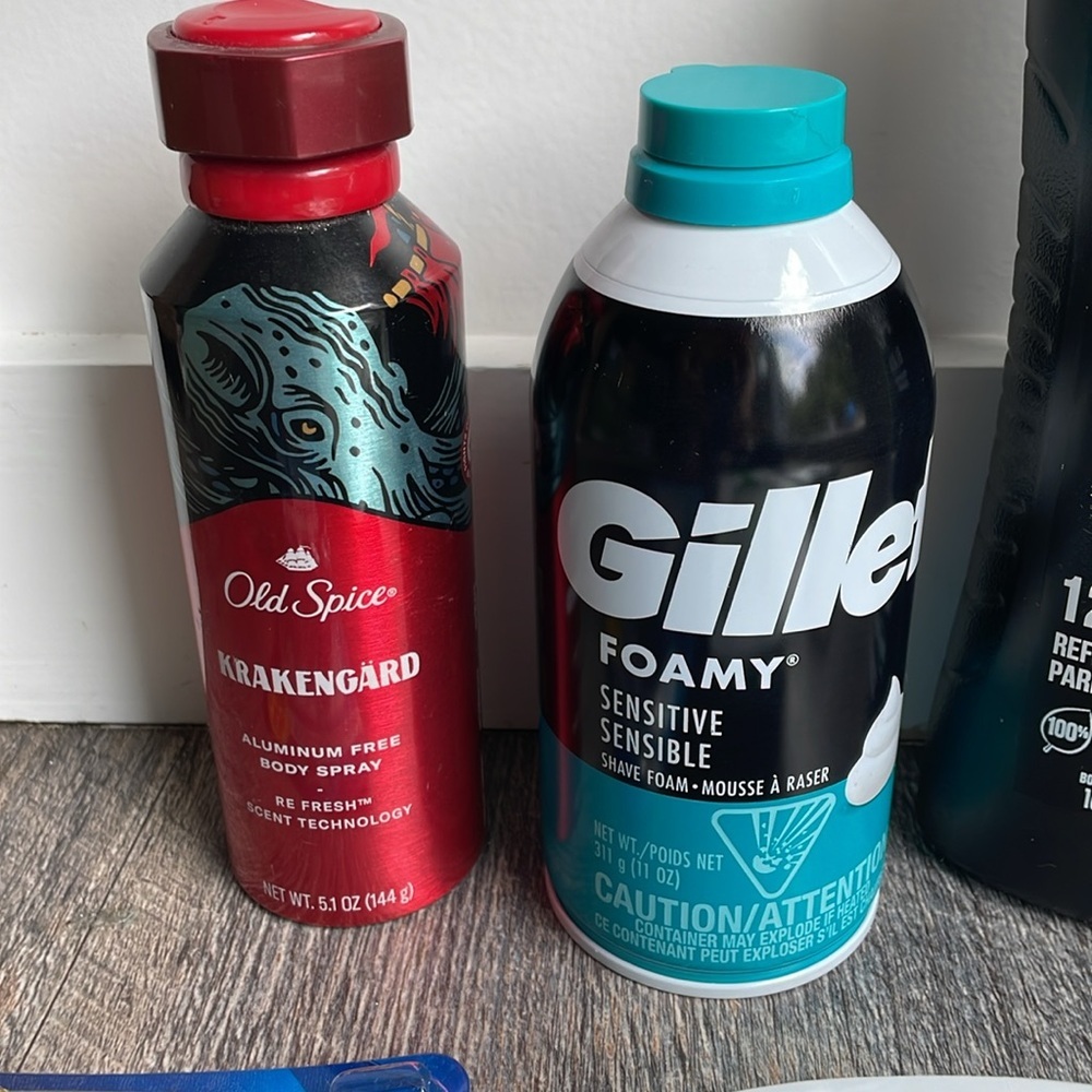 Gillette Mens Shaving and Peronal Care Bundle - Picture 3 of 8